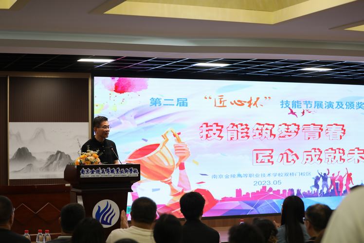 周校讲话.JPG