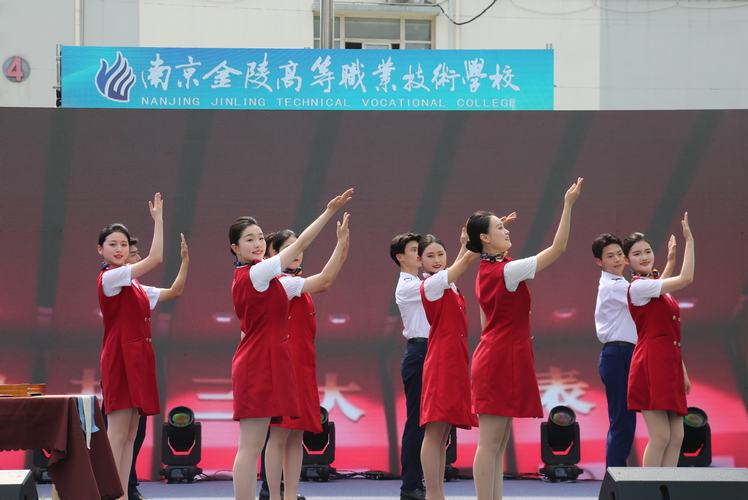 空乘表演.JPG
