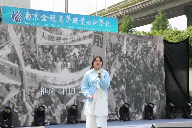 唱歌.JPG