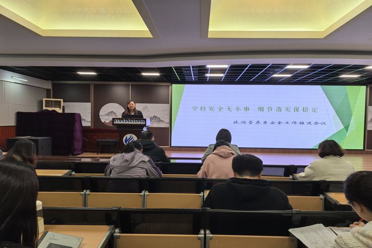 杨1.jpg