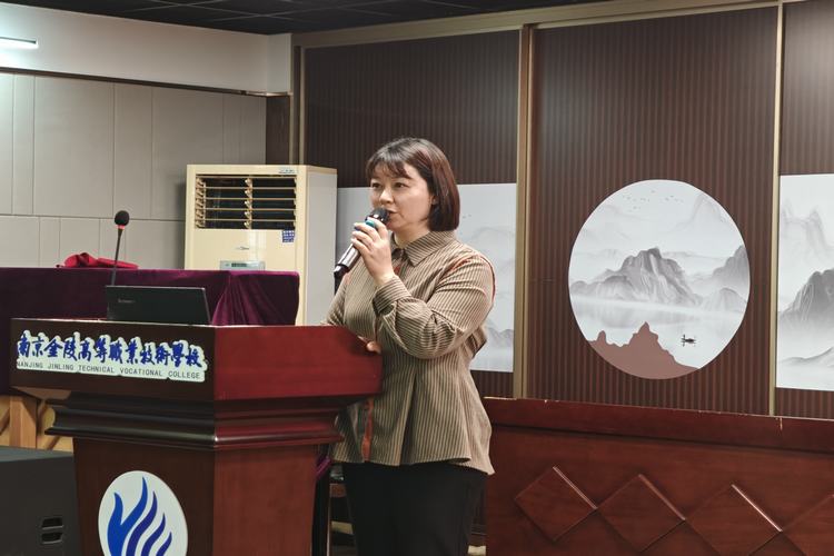 章校发言.JPG